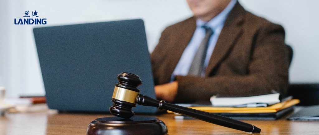 在印尼，知识产权案件应向商事法院提起诉讼，商事法院是一审专门审理破产、银行清算和知识产权等事项的专门法庭。